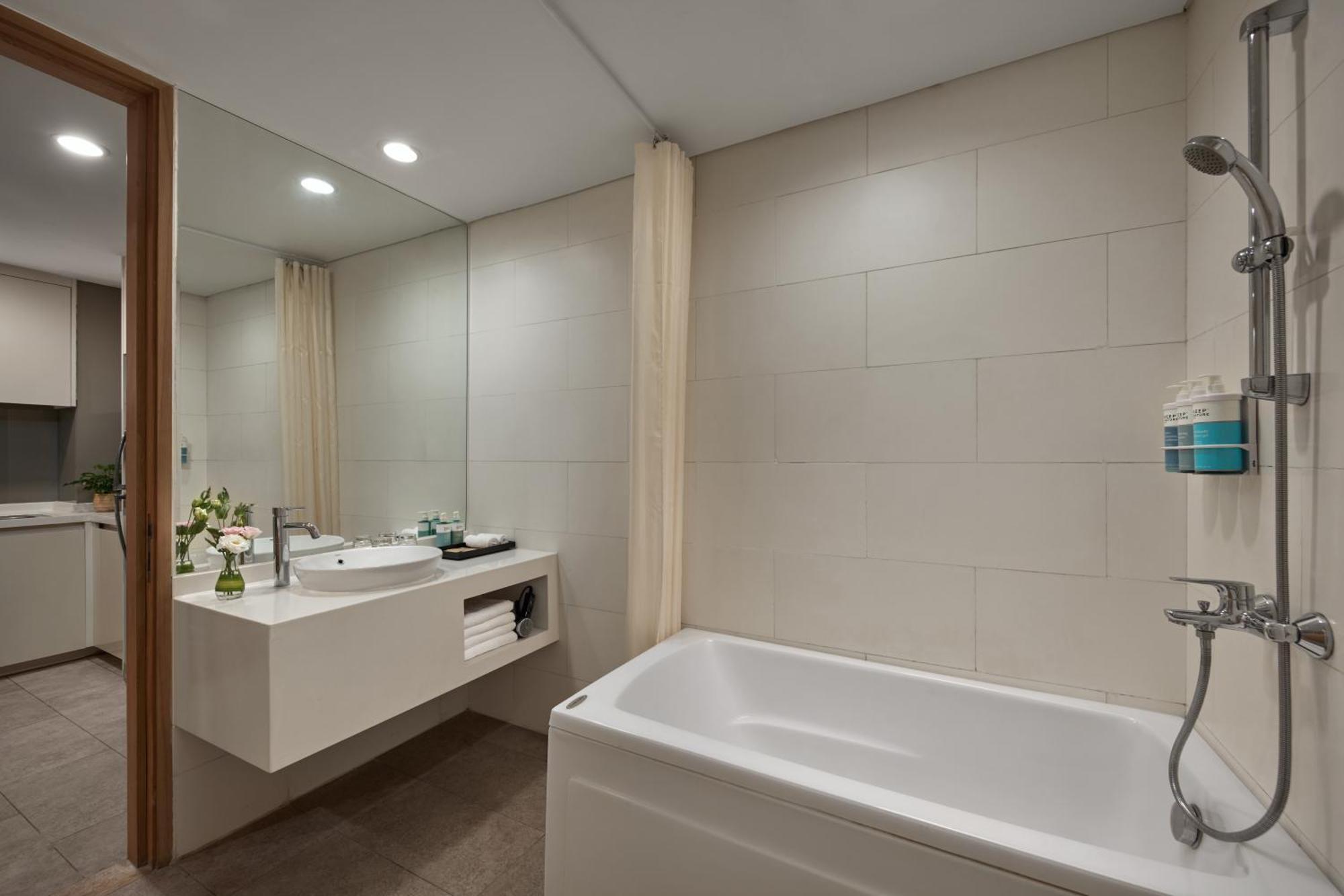 הו צ'י מין סיטי Novotel Living Saigon South מראה חיצוני תמונה