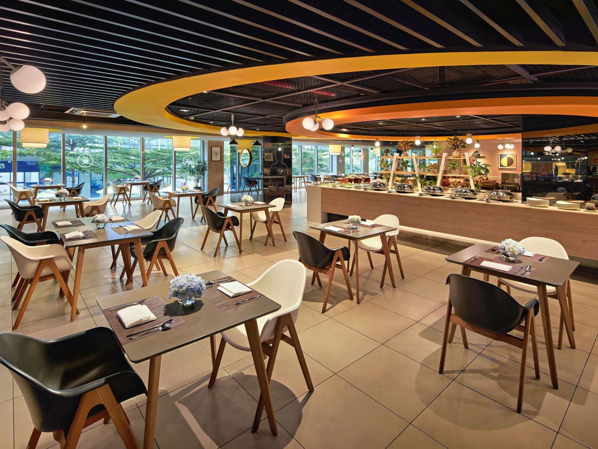 הו צ'י מין סיטי Novotel Living Saigon South מראה חיצוני תמונה