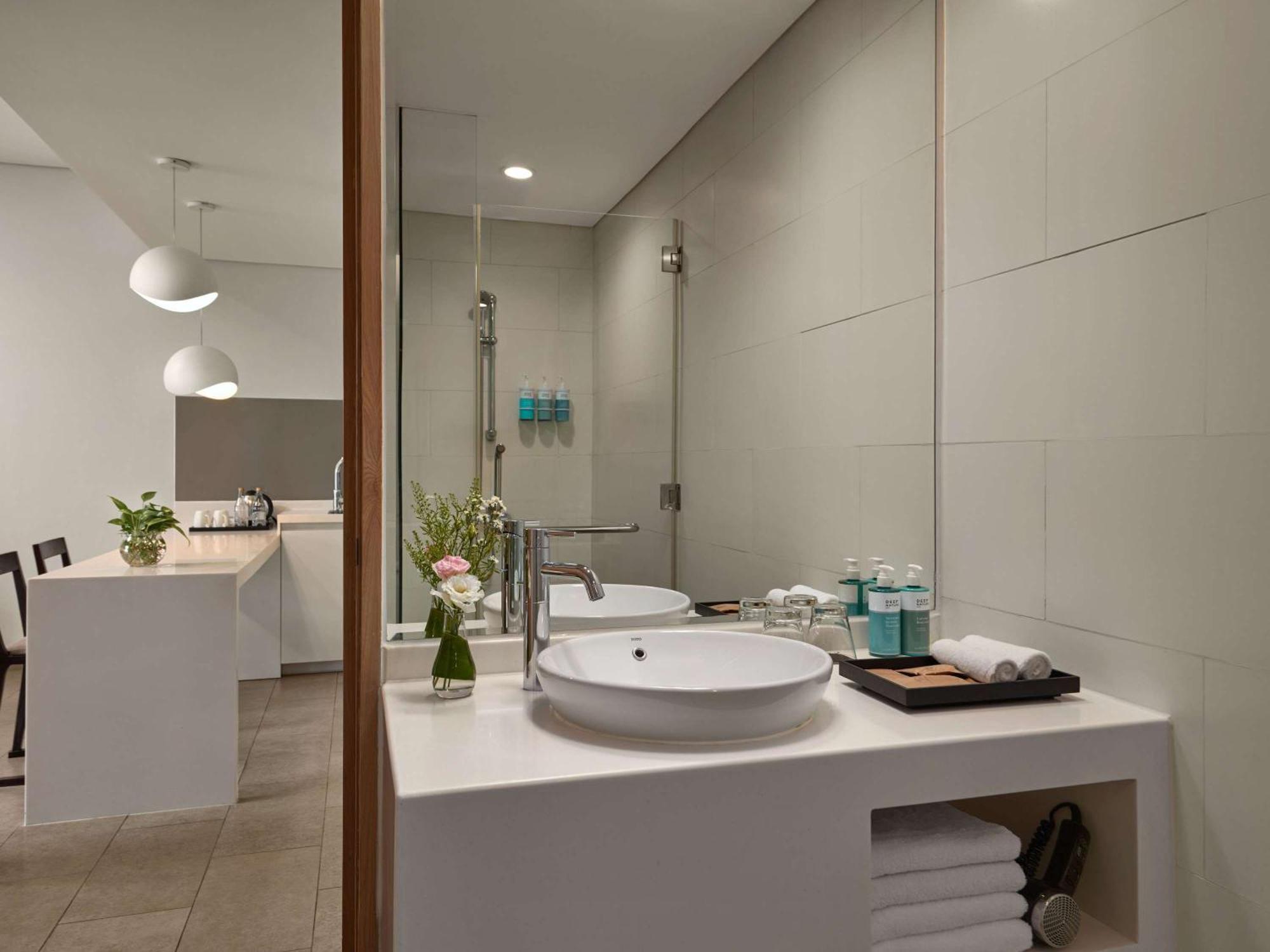 הו צ'י מין סיטי Novotel Living Saigon South מראה חיצוני תמונה