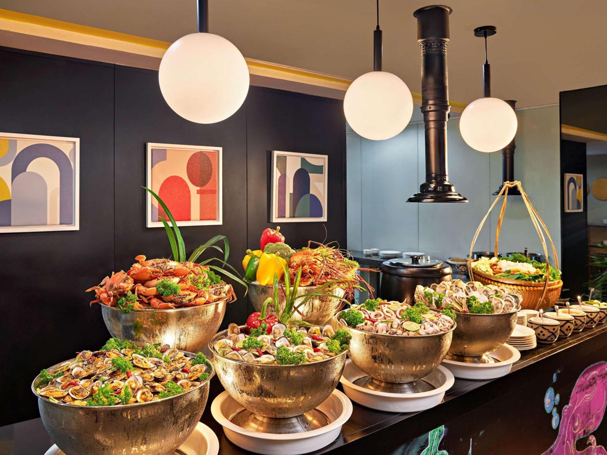 הו צ'י מין סיטי Novotel Living Saigon South מראה חיצוני תמונה