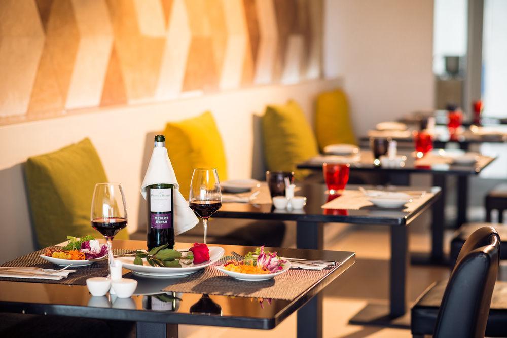 הו צ'י מין סיטי Novotel Living Saigon South מראה חיצוני תמונה