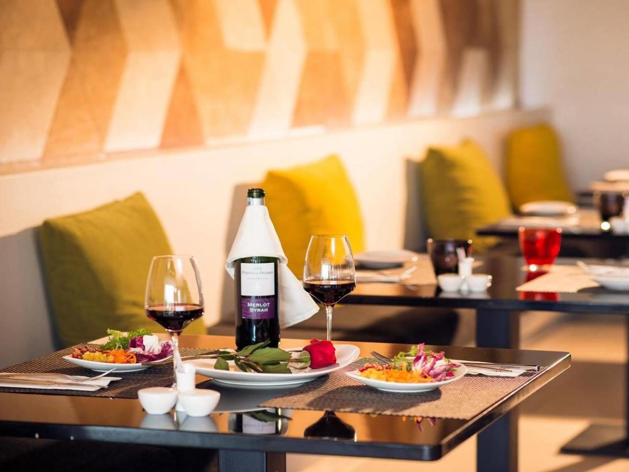 הו צ'י מין סיטי Novotel Living Saigon South מראה חיצוני תמונה