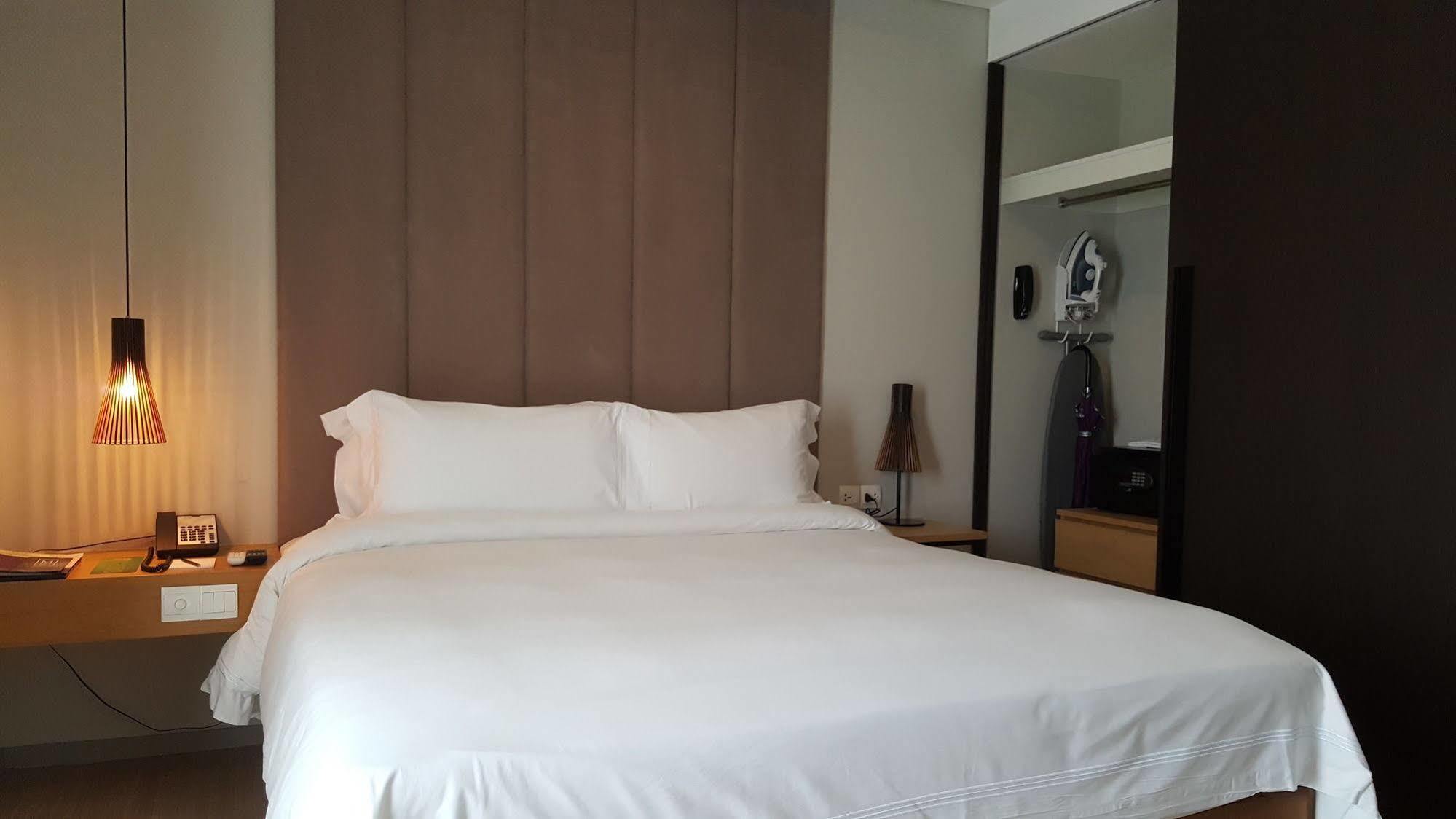 הו צ'י מין סיטי Novotel Living Saigon South מראה חיצוני תמונה