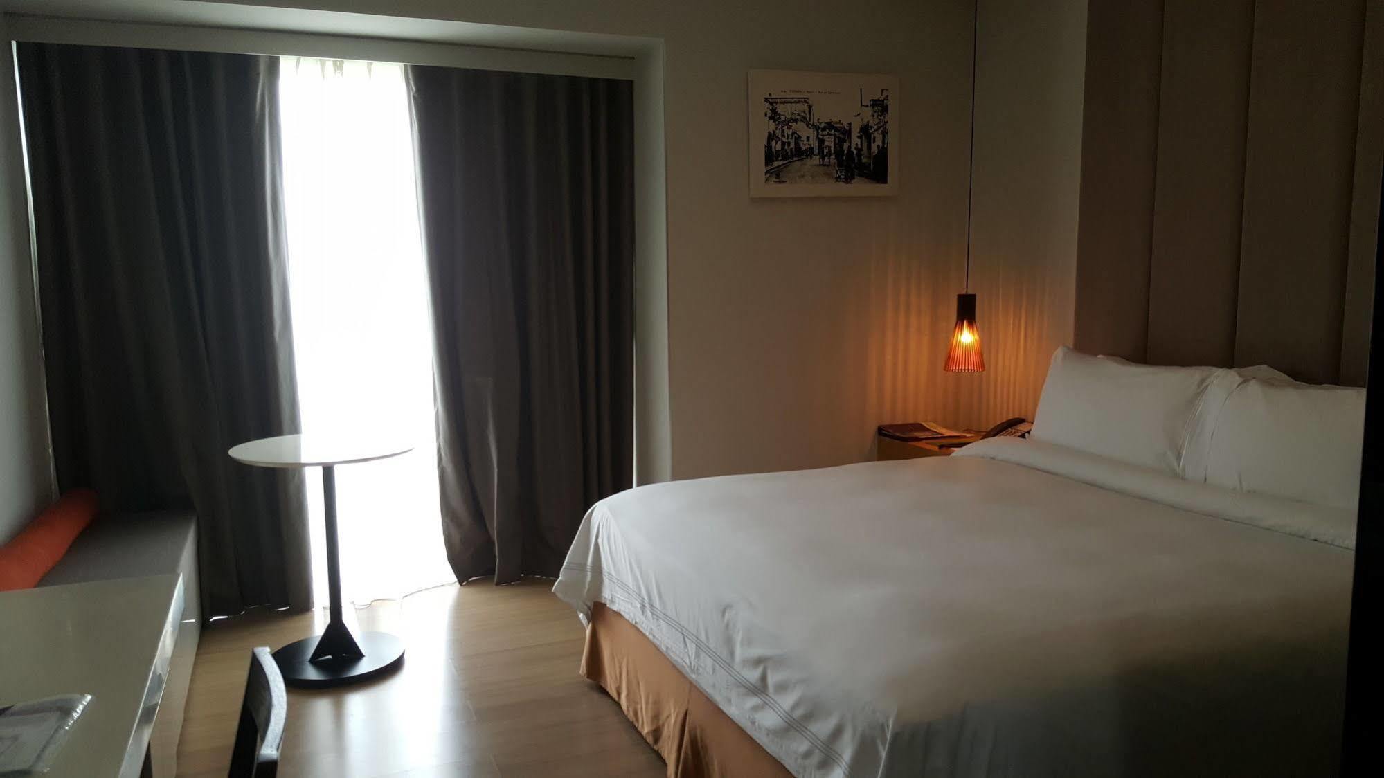 הו צ'י מין סיטי Novotel Living Saigon South מראה חיצוני תמונה
